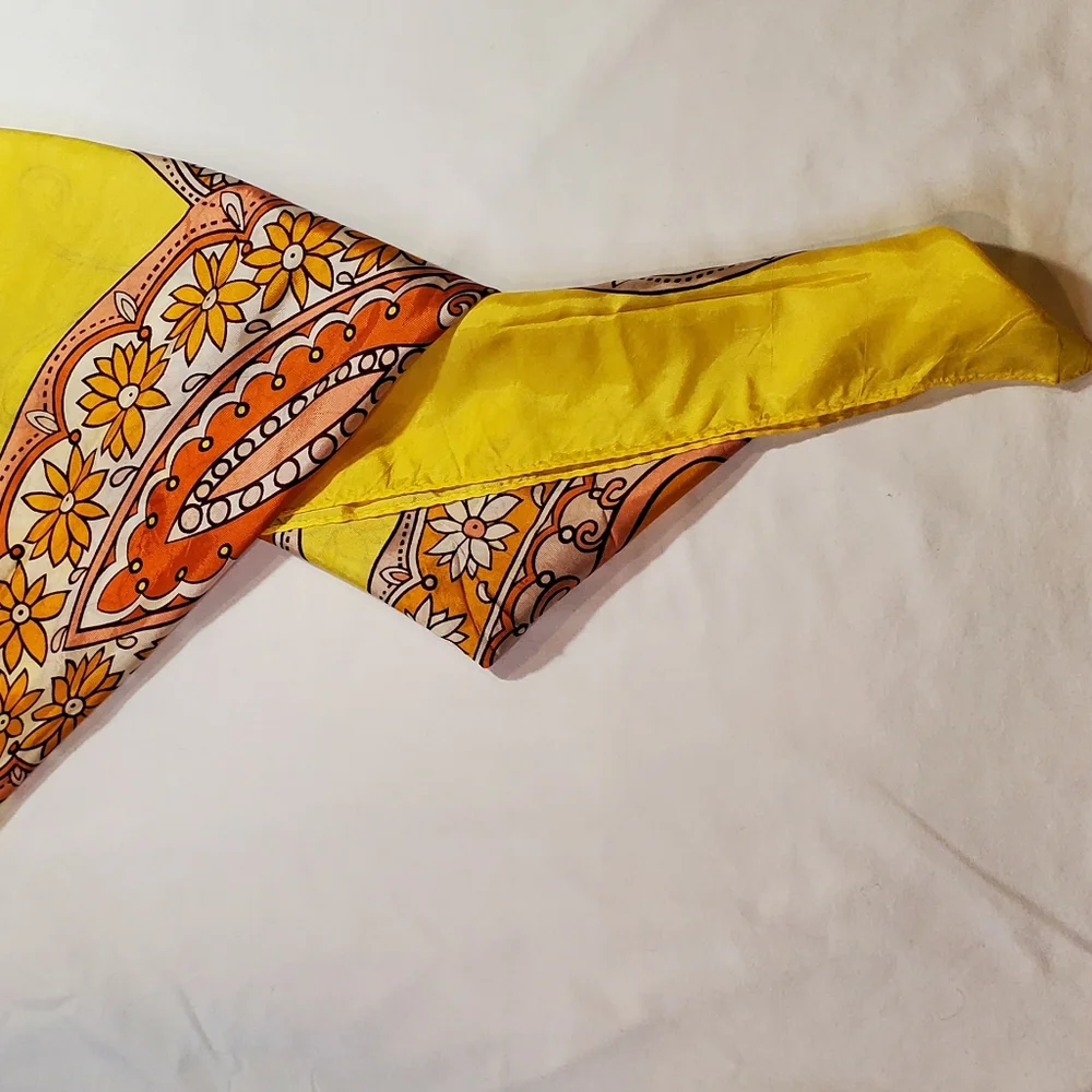 Unique 70s Vintage Dreamy Illustrated Pink Butterfly Graphic Scarf - Picture 6 of 11
